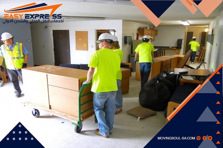 مقارنة بين الشحن البري والجوي من السعودية